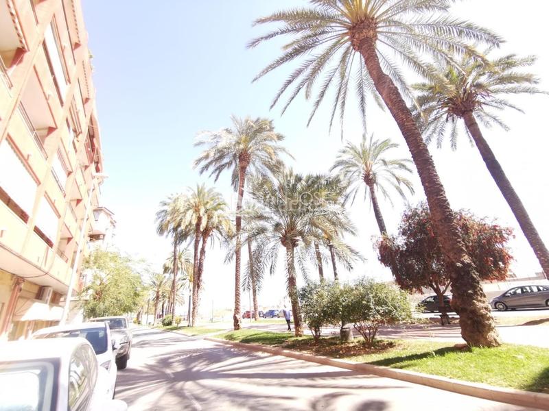 Foto 94b2e453-fac7-47eb-a816-a97994efe9a4. Alquiler local comercial se vende local , zona con mucho potencial en Orihuela