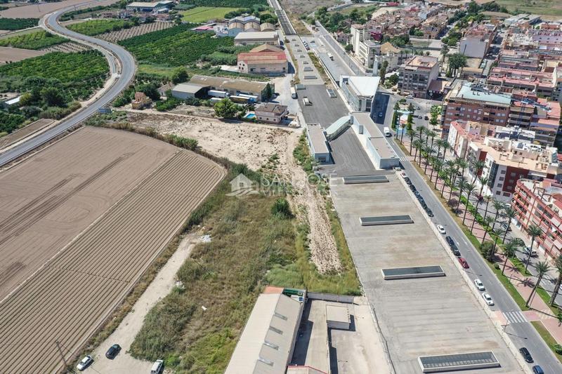 Foto c3a522e7-be27-48ba-9bac-8754ca2f53e3. Alquiler local comercial se vende local , zona con mucho potencial en Orihuela
