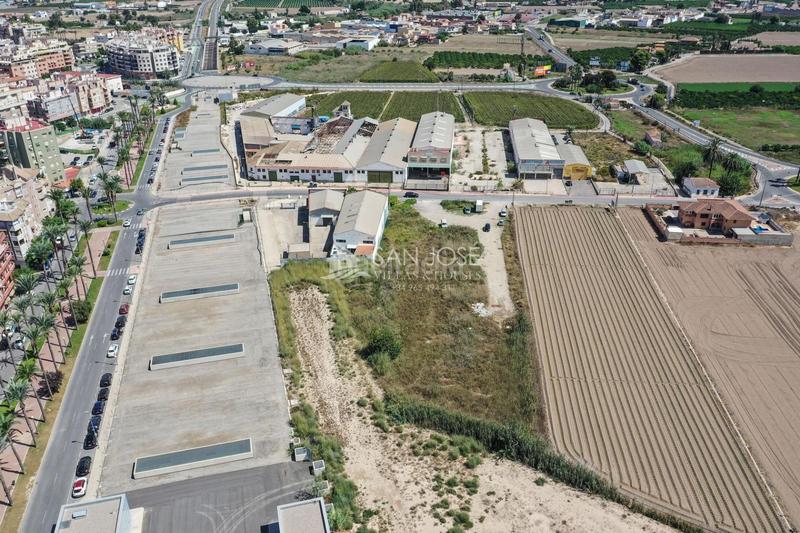Foto cb504af8-c6b9-49a8-ba2b-29028ff22d35. Alquiler local comercial se vende local , zona con mucho potencial en Orihuela