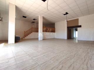 Local Comercial a La Coca-La Nia-Vistahermosa. Se vende o alquila con opción compra local comercial con amplia