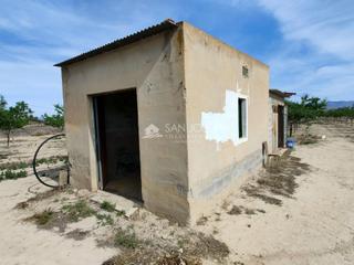 Finca rústica a Pedanías Este. Se vende parcela plantada de almendros con casita y agua de rieg