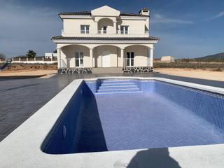 Chalet à Pinoso. Villas de obra nueva en pinoso