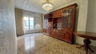 Pis a Plaza de Toros-Avenida Chapí-Trinquete. Venta de piso en elda