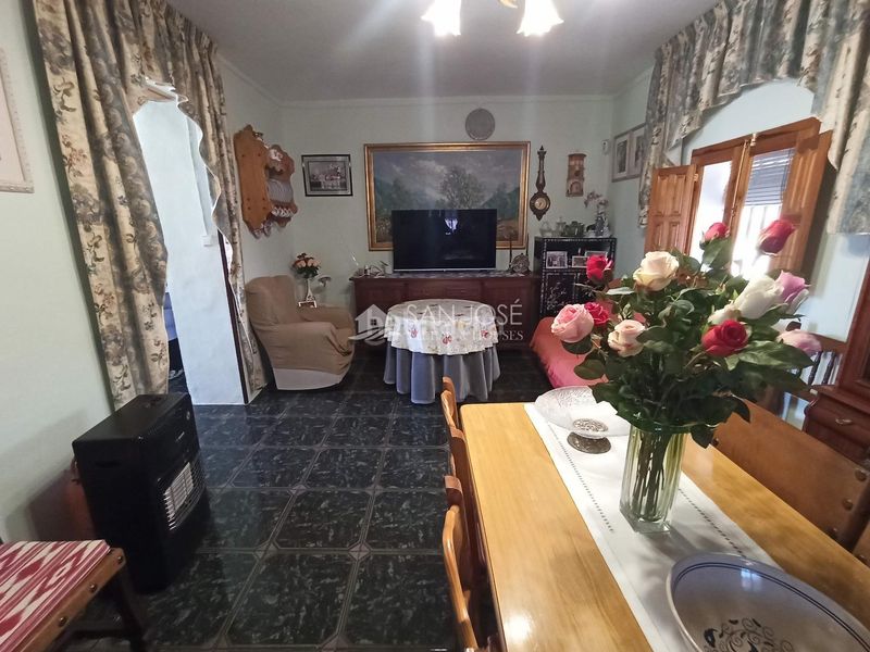 Foto 24f0a20c-3af2-4ce2-a993-3d78749c1b19. Casa amb aparcament a Abanilla