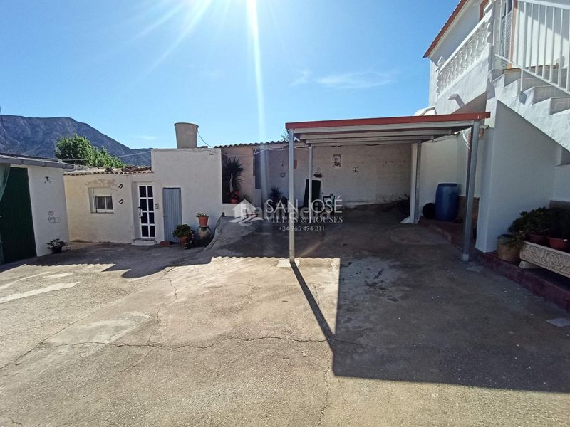 Foto 548eee85-5daa-4dc0-a318-b74ca7f78499. Casa amb aparcament a Abanilla