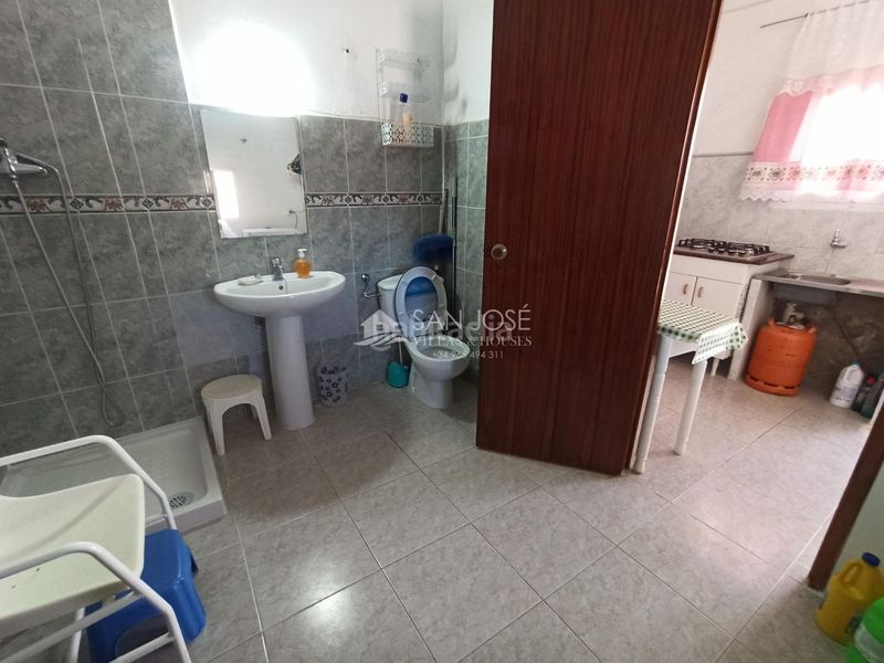 Foto a345b0aa-e232-4f2c-8b2a-fc195e14380f. Casa amb aparcament a Abanilla