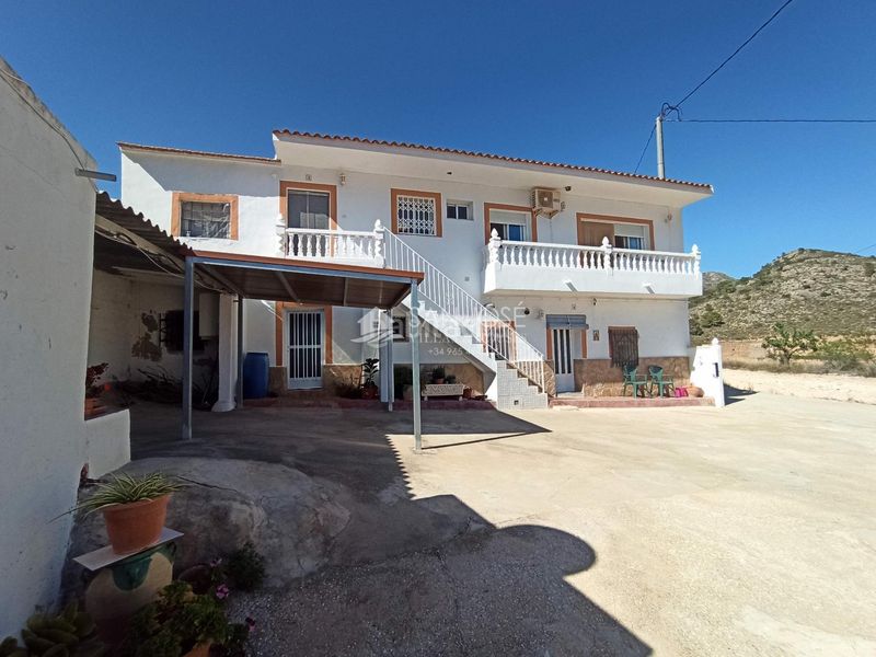 Foto a6e30399-02ab-4733-b522-4892b85f3a79. Casa amb aparcament a Abanilla