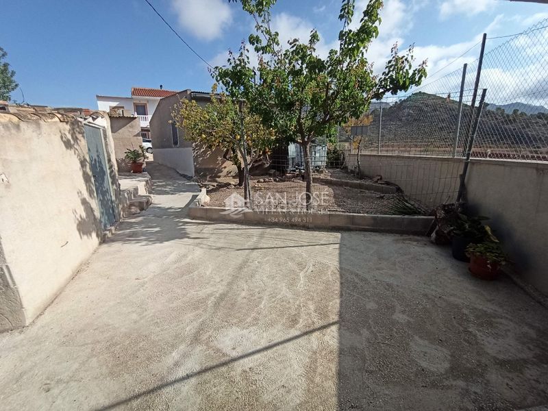 Foto ee61e92d-88c1-427d-899c-8d24f2c96432. Casa amb aparcament a Abanilla