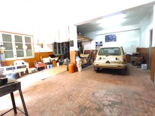 Local commercial à Novelda. Se vende local con posibilidad de cambio de uso a vivienda en no