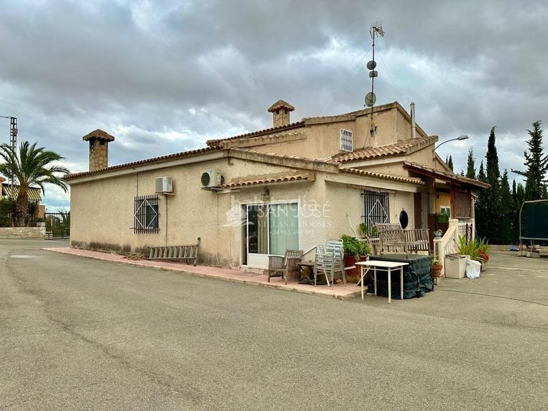 Foto 0568e99c-c244-4fe2-bda7-373ca429f7ad. Chalet inmobiliaria san jose vende chalet en buen estado zona montesol de elche en Elche / Elx