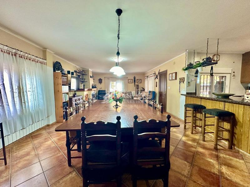 Foto 602a1eee-ea64-4d21-ab76-fd54a1cc6fe4. Chalet inmobiliaria san jose vende chalet en buen estado zona montesol de elche en Elche / Elx