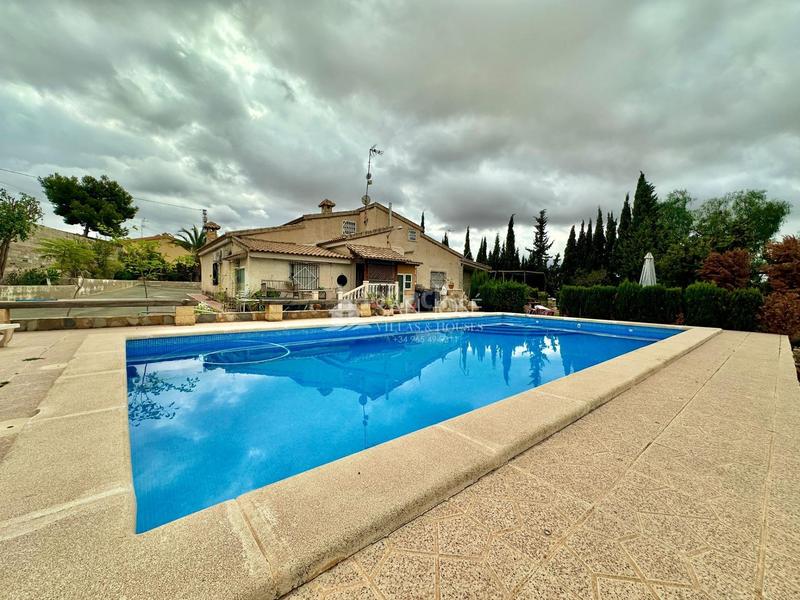 Foto 60557c2e-efba-4acd-93fc-cfb99c97db19. Chalet inmobiliaria san jose vende chalet en buen estado zona montesol de elche en Elche / Elx
