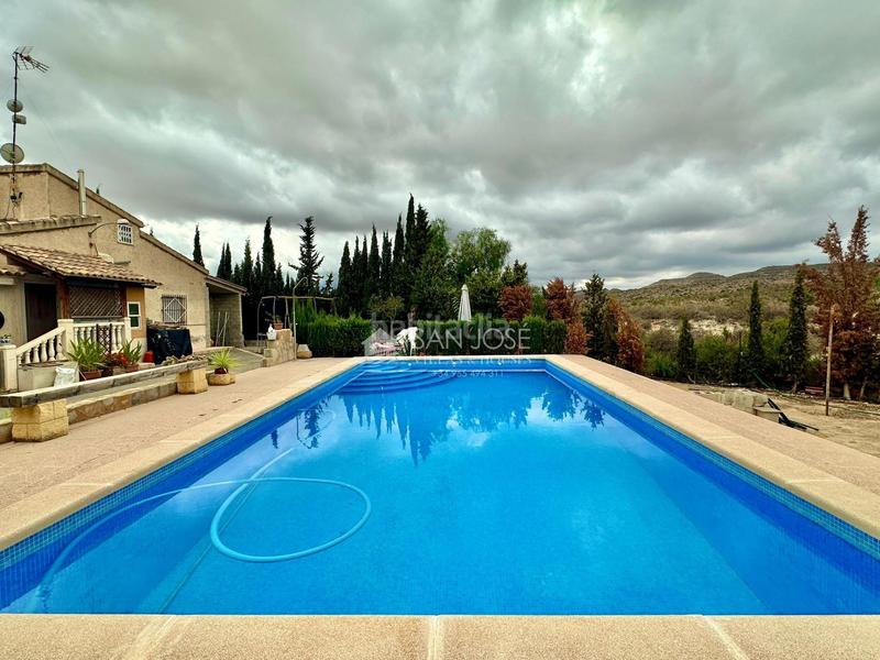 Foto 6f70e08c-5cc6-4c0f-8ff6-28dc4de0834a. Chalet inmobiliaria san jose vende chalet en buen estado zona montesol de elche en Elche / Elx
