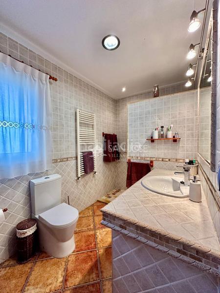 Foto 79cb6115-e256-4b84-a75a-b22f4bd7d0f2. Chalet inmobiliaria san jose vende chalet en buen estado zona montesol de elche en Elche / Elx