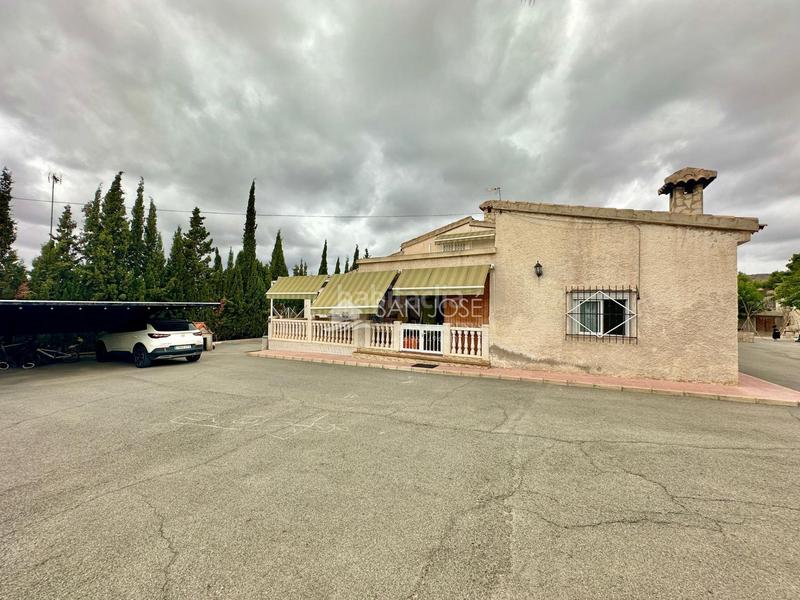 Foto 97314384-8076-4078-a2a8-67379b6b5f42. Chalet inmobiliaria san jose vende chalet en buen estado zona montesol de elche en Elche / Elx