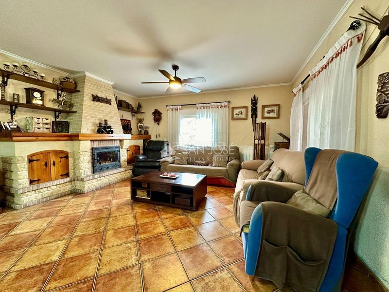 Foto b470d9a5-1db8-4211-acc2-f99609102f27. Chalet inmobiliaria san jose vende chalet en buen estado zona montesol de elche en Elche / Elx