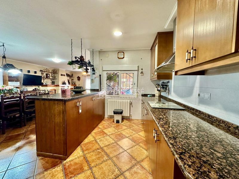 Foto d5511fe8-8536-4db4-8107-14a3758b5129. Chalet inmobiliaria san jose vende chalet en buen estado zona montesol de elche en Elche / Elx