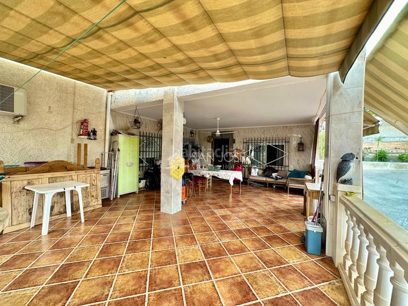 Foto fe7b048a-b0da-489d-8c4b-a53435d12677. Chalet inmobiliaria san jose vende chalet en buen estado zona montesol de elche en Elche / Elx