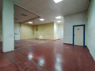 Lloguer Local Comercial a Novelda. Se alquila local comercial muy bien ubicado