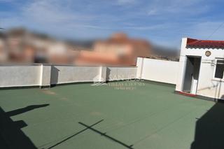 Casa a Monòver. Se venden dos casas independientes juntas   con garaje en monova