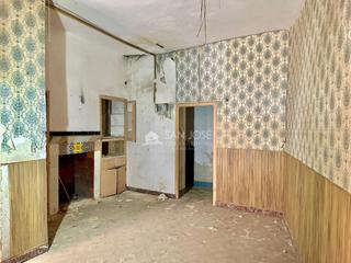 Casa a Centro. Inmobiliaria san jose vende viviendas para reformar en calle his
