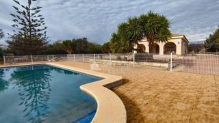 Xalet a El Castillo. Venta de chalet de lujo en aspe