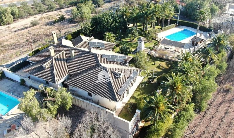 Foto 0c294f2a-16ab-4161-b462-e0e83b60f4b7. Xalet amb calefacció aparcament piscina a Novelda