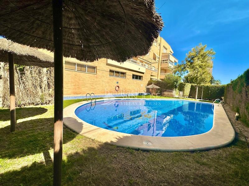 Foto e48cc766-7f90-489d-9be7-21da3c527f68. Appartement avec chauffage parking piscine dans Playa Muchavista Campello (el)