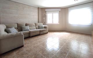 Maison à Pinoso. Se vende casa con amplio patio en pinoso.