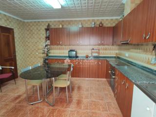 Casa a La Serranica-Sagrado Corazón. Se vende gran casa en buen estado con almacen grande en aspe