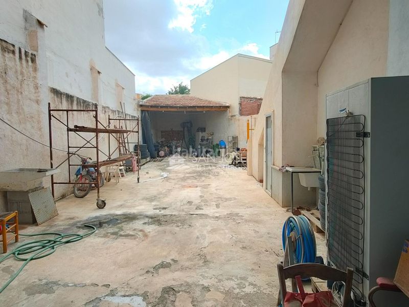 Foto d33d69b9-cfac-4dc6-939b-ba1c8c4af549. Casa amb aparcament a Novelda