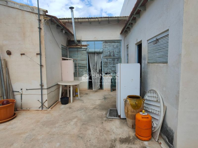 Foto f337b683-8560-4a79-b8f1-e15d21990b78. Casa amb aparcament a Novelda