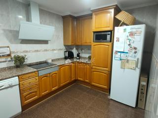 Casa en La Coca-La Nia-Vistahermosa. Se vende bungalow adosado  con salida a dos calles en buen estad