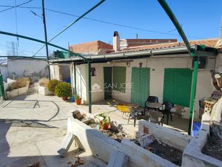 Casa a Las Fuentes-Los Cipreses. Se vende casa cueva con terreno y varias construcciones en aspe