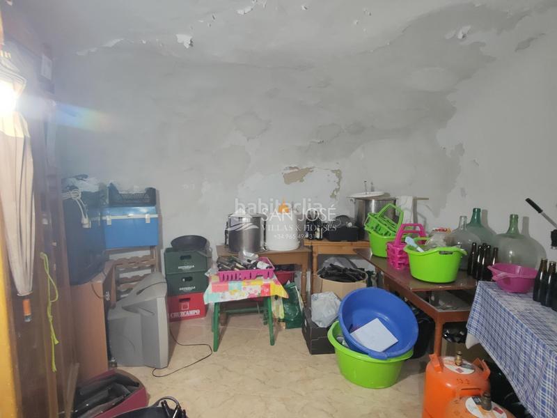 Foto aeb51920-5609-4109-838f-2f9dbb2647c4. Casa se vende casa cueva con terreno y varias construcciones en Aspe