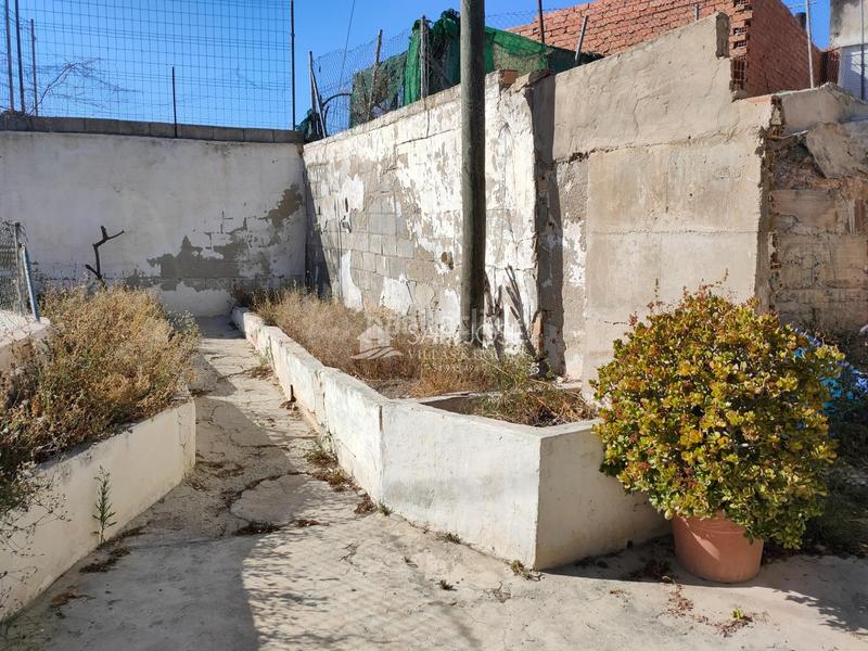 Foto d008da99-ed8f-4dfd-a9ee-49323fd94a7f. Casa se vende casa cueva con terreno y varias construcciones en Aspe