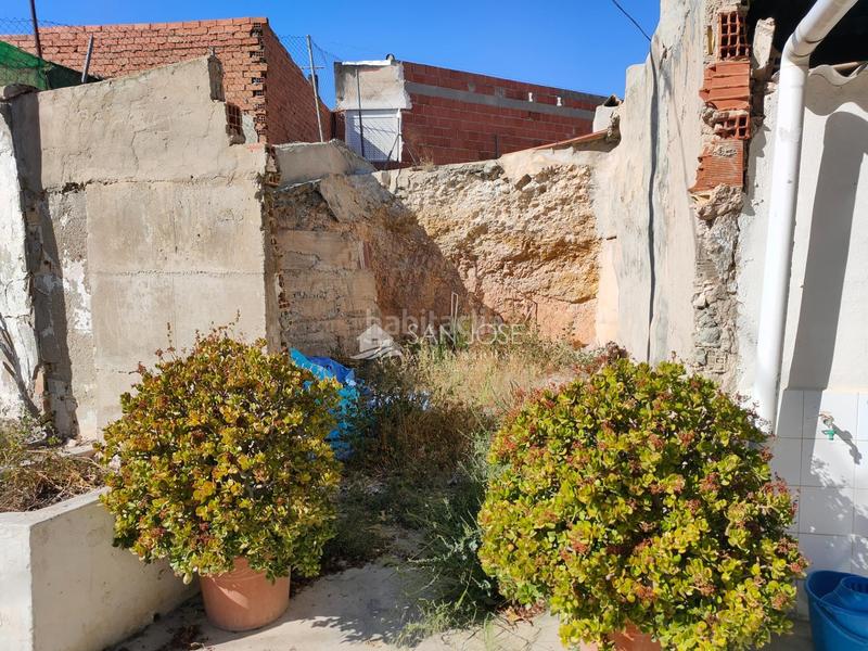 Foto e103a85b-aee6-4b36-98e8-bf5770eb0809. Casa se vende casa cueva con terreno y varias construcciones en Aspe