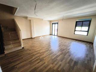 Casa en San Juan. Se vende bungalow seminuevo en zona centro de aspe
