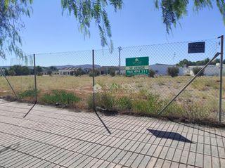 Terreny residencial a Monforte del Cid. Se vende parcela de 1189 m urbanos y 710 industriales en monfort