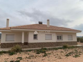 Xalet a Abanilla. Se vende chalet nuevo a estrenar en buena zona de macisvendaaban