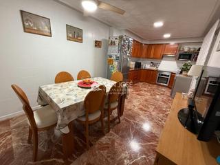 Pis a Novelda. Se vende piso en novelda muy espacioso y luminoso