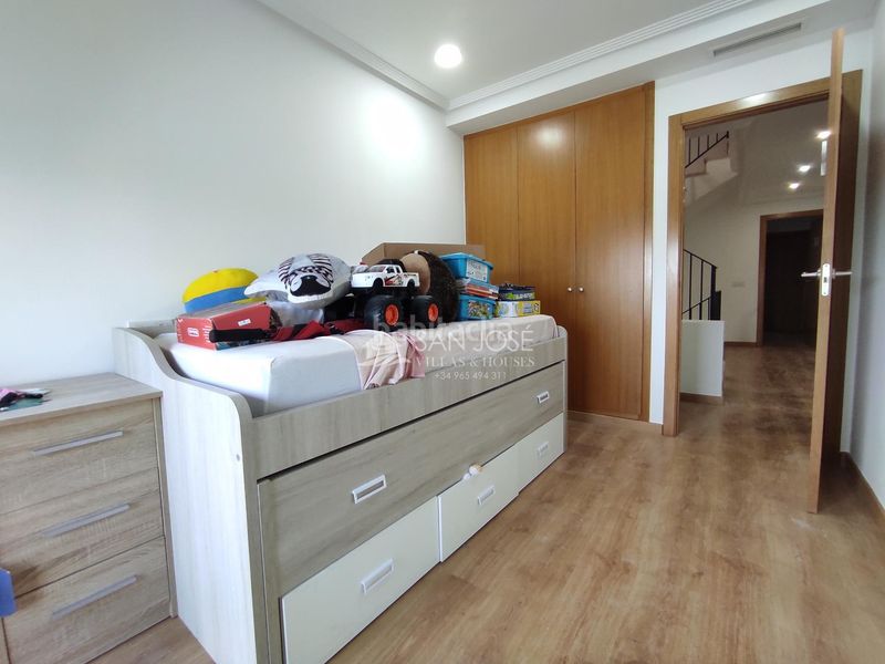 Foto 2fcd03a8-a050-4021-b733-26ddf993b6dd. Casa se vende bungalow con patio y solarium en Monforte del Cid