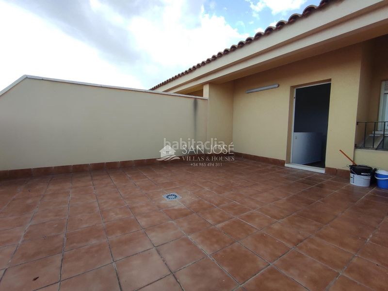 Foto f4b009fe-3c25-4018-a748-c3d4bd69e8dc. Casa se vende bungalow con patio y solarium en Monforte del Cid