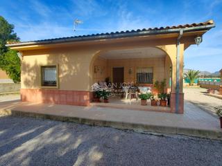 Xalet a Hondón de las Nieves. Se vende chalet en buen estado en hondon de las nieves zona del