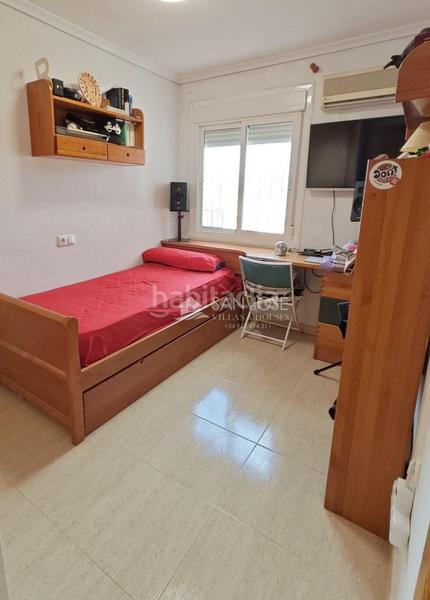 Foto d70c2464-8d75-45f3-863f-d8bb01680410. Casa amb aparcament a Monforte del Cid