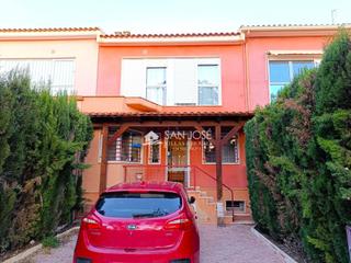Casa bifamiliare in Pedanías Oeste. Chalet adosado independiente en urbanizacion, aspe