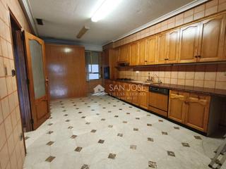 Pis a Novelda. Se vende piso amplio en buen estado en pleno centro de la ciudad