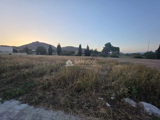 Terreny residencial a El Castillo. Venta de parcela urbana en aspe, zona urb.jardines de san isidro