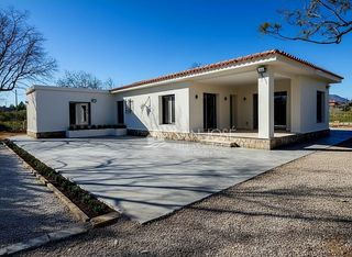 Xalet a Villamontes-Boqueres. Se vende chalet en perfecto estado en zona privilegiada de san v