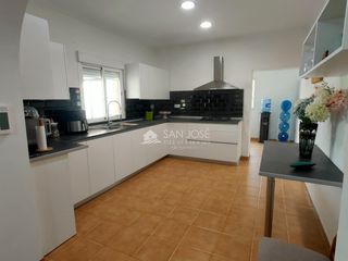 Xalet a Pedanías Oeste. Se vende chalet en buen estado en buena zona de aspe